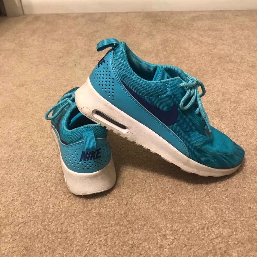 Nike tennis shoes